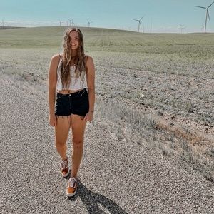 Meet your Posher, Olivia